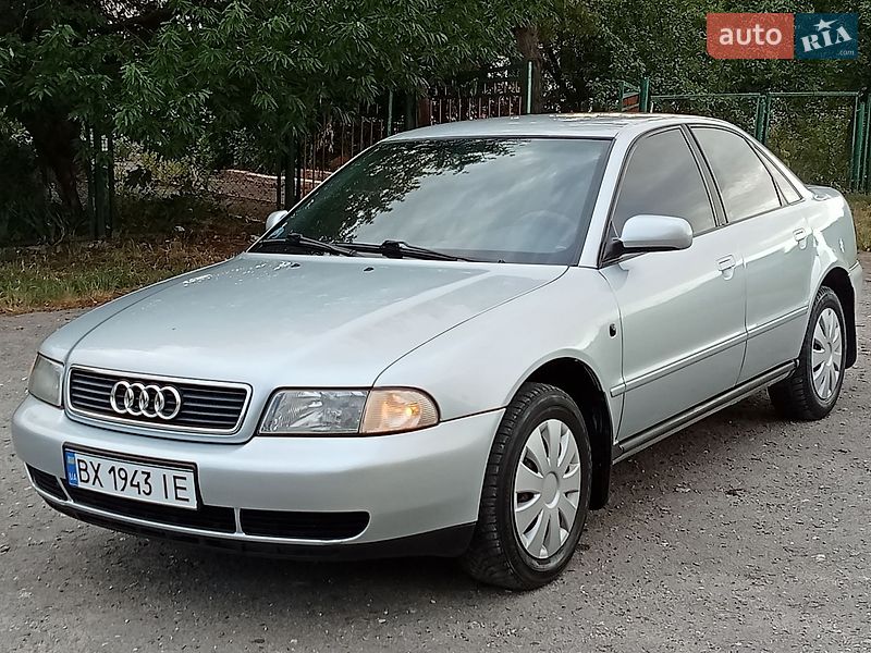 Седан Audi A4 1998 в Теофиполе