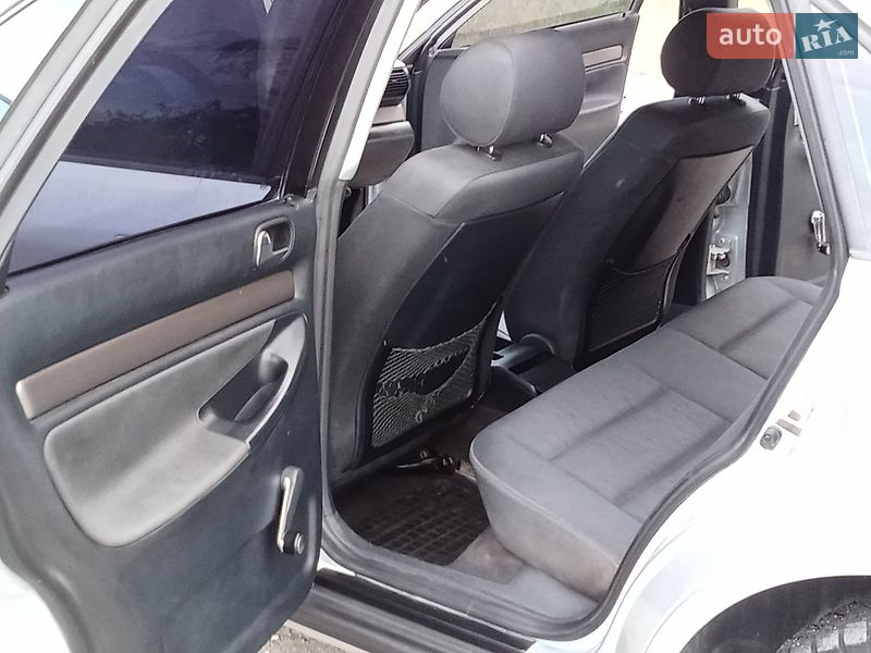 Седан Audi A4 1998 в Теофиполе