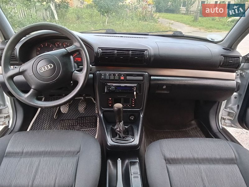 Седан Audi A4 1998 в Теофиполе