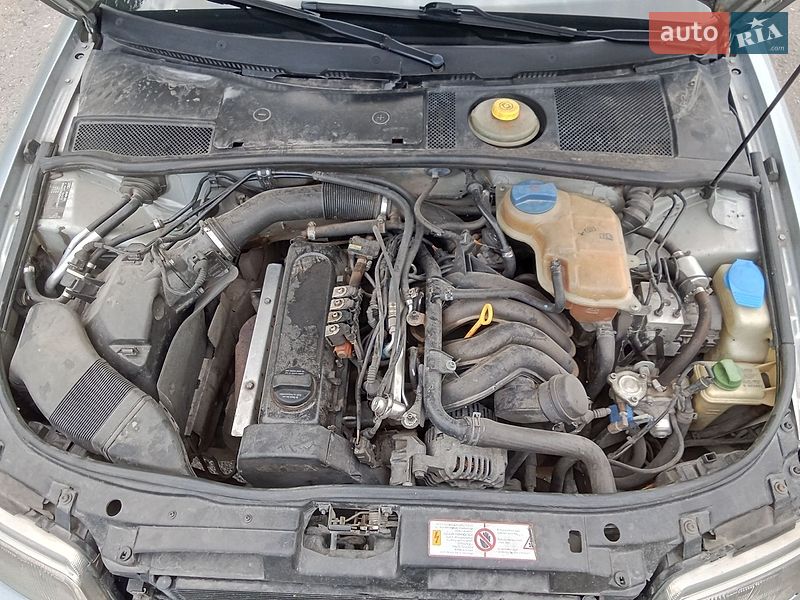Седан Audi A4 1998 в Теофиполе