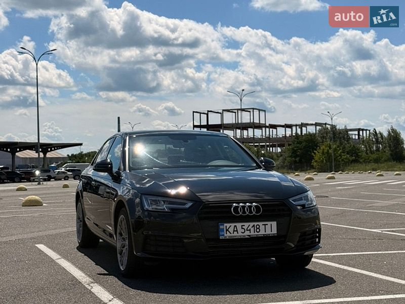 Седан Audi A4 2018 в Киеве