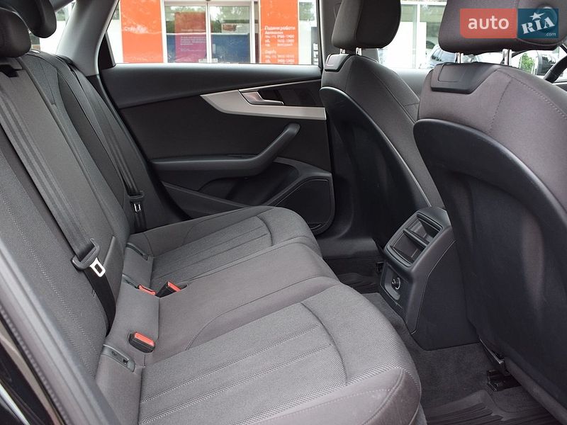Седан Audi A4 2021 в Житомирі