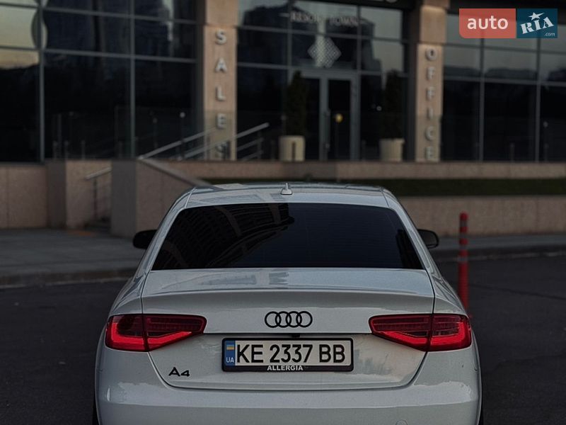 Седан Audi A4 2012 в Днепре