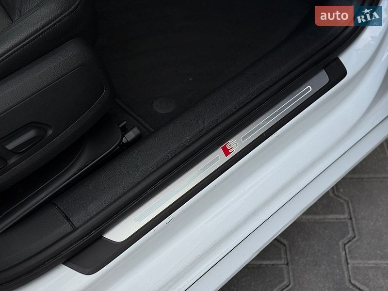 Седан Audi A4 2017 в Ужгороде