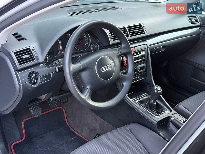 Седан Audi A4 2002 в Сарнах