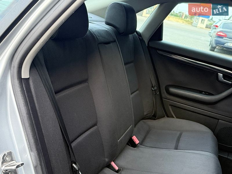 Седан Audi A4 2002 в Сарнах