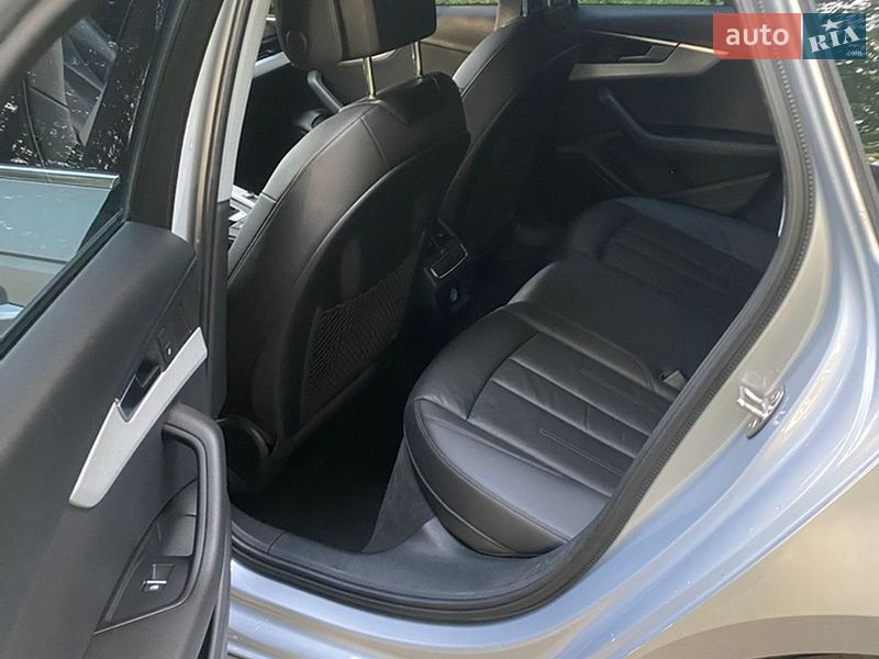 Седан Audi A4 2018 в Дубно