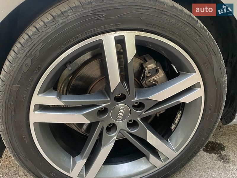 Седан Audi A4 2018 в Дубно