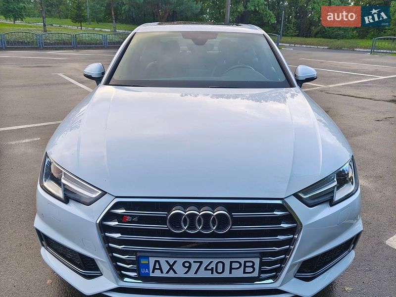 Audi A4, фото з оголошення