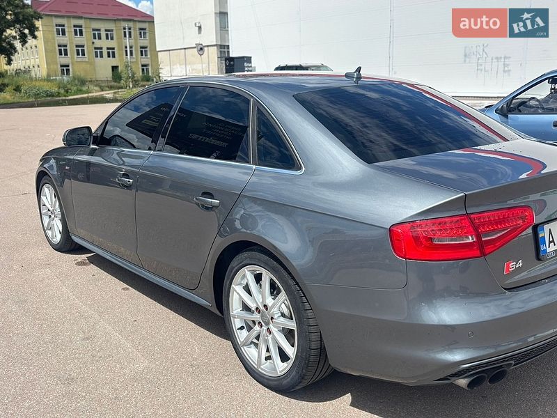 Седан Audi A4 2014 в Киеве