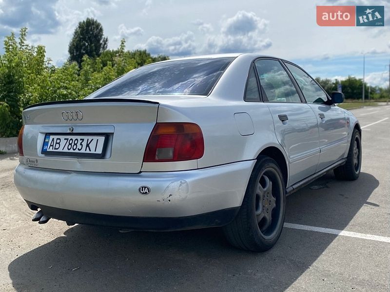 Седан Audi A4 1996 в Ирпене