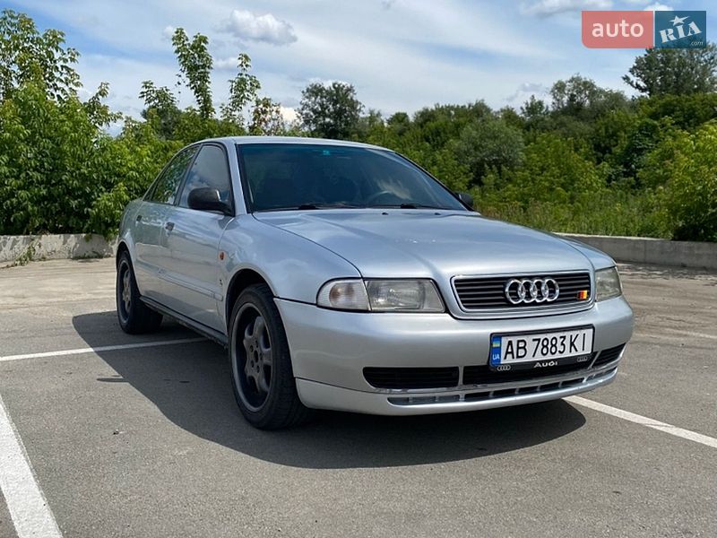 Седан Audi A4 1996 в Ирпене