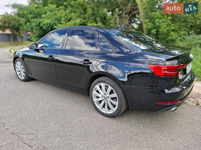 Седан Audi A4 2015 в Києві