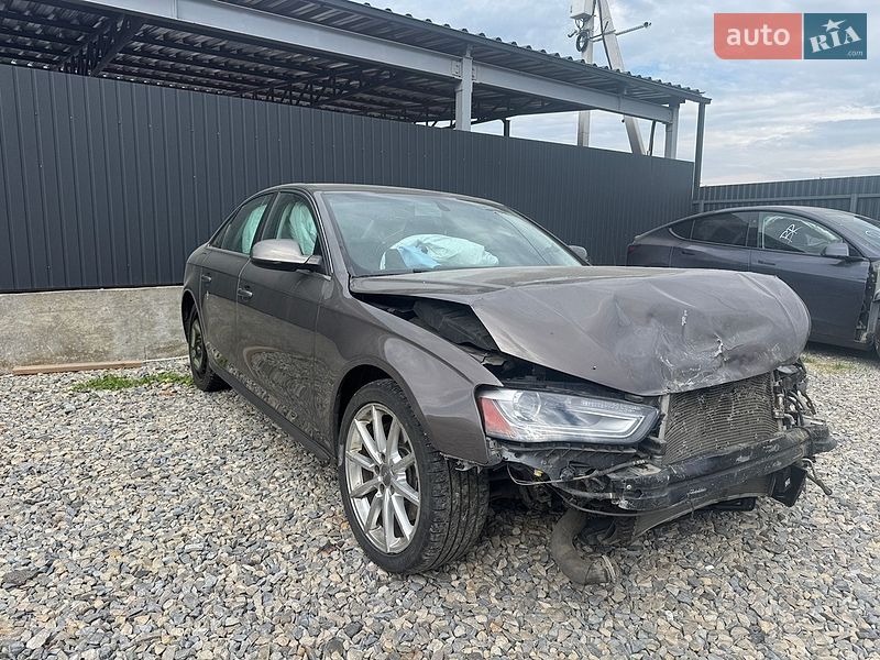 Седан Audi A4 2014 в Ивано-Франковске