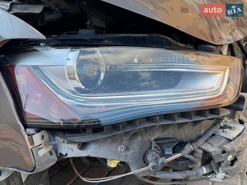 Седан Audi A4 2014 в Ивано-Франковске