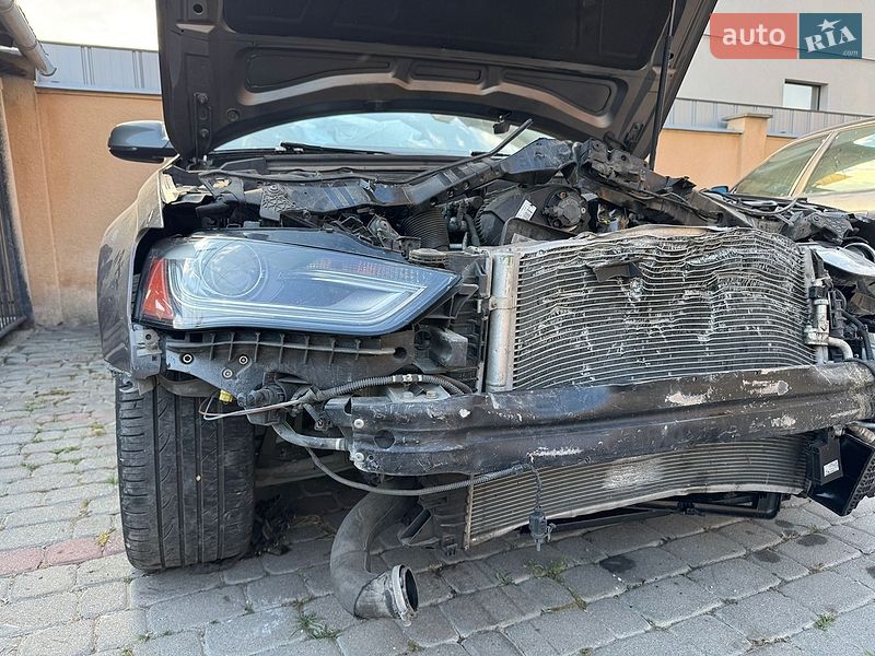Седан Audi A4 2014 в Ивано-Франковске