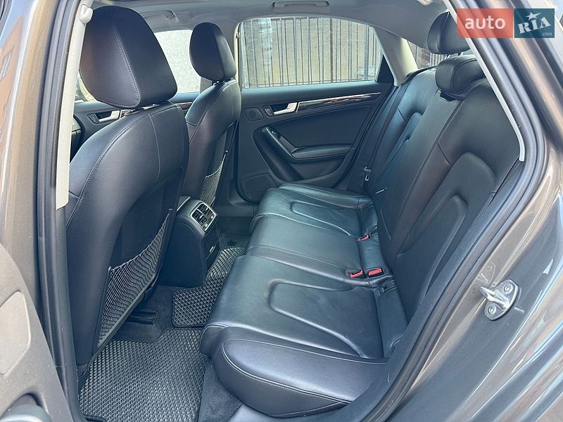 Седан Audi A4 2014 в Ивано-Франковске