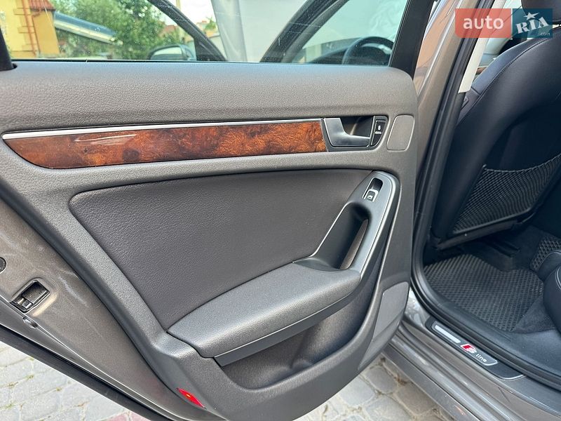 Седан Audi A4 2014 в Ивано-Франковске