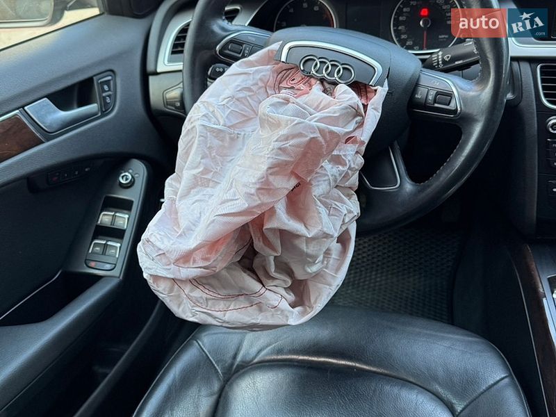 Седан Audi A4 2014 в Ивано-Франковске
