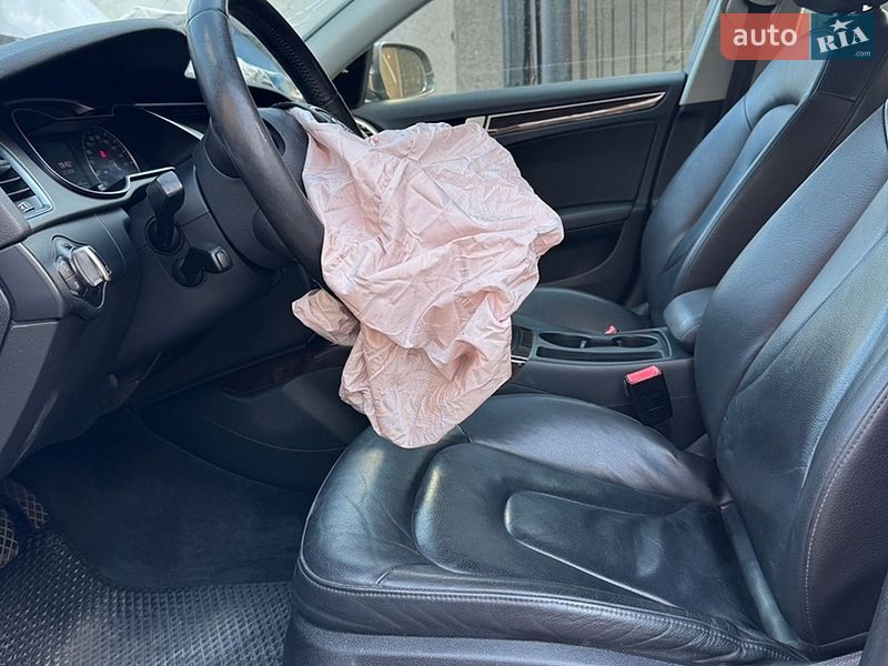 Седан Audi A4 2014 в Ивано-Франковске
