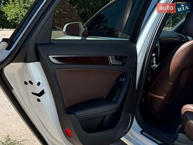 Седан Audi A4 2012 в Одесі