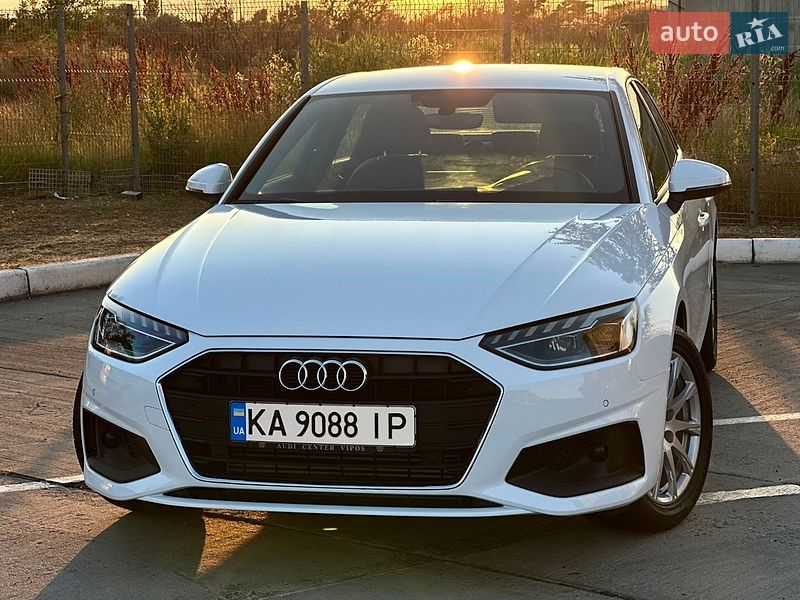 Седан Audi A4 2022 в Одесі