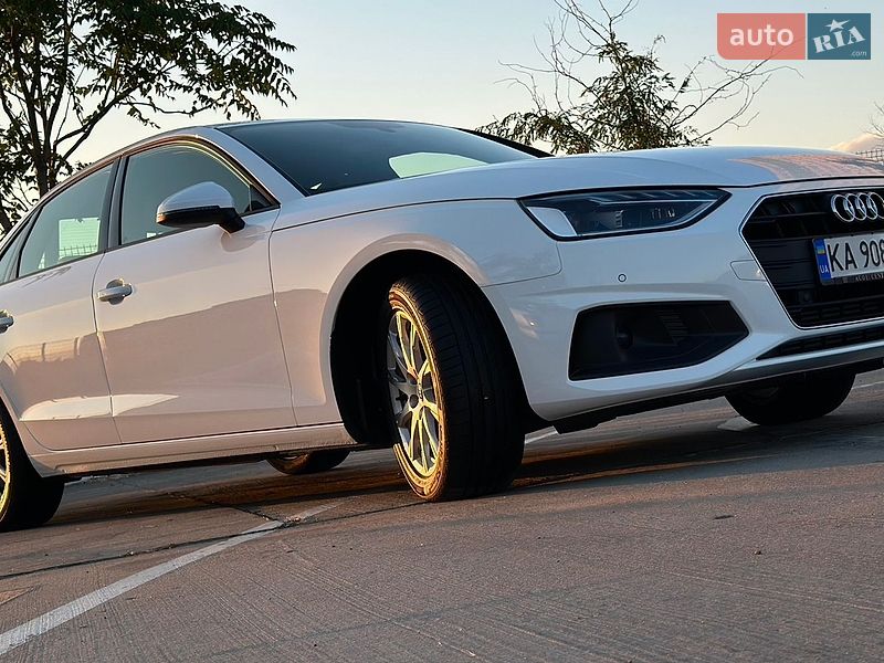 Седан Audi A4 2022 в Одесі