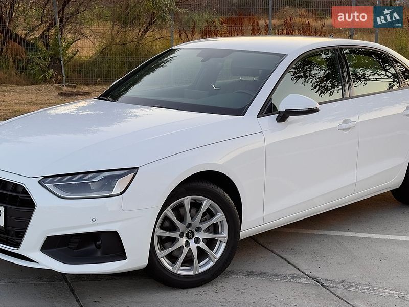 Седан Audi A4 2022 в Одесі