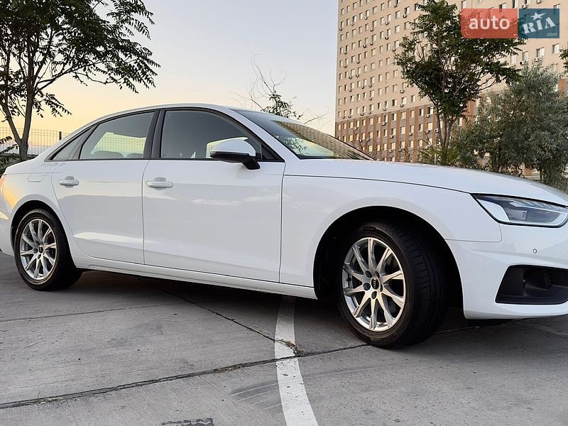 Седан Audi A4 2022 в Одесі