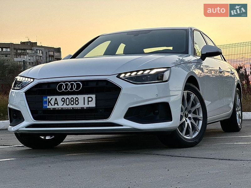 Седан Audi A4 2022 в Одесі