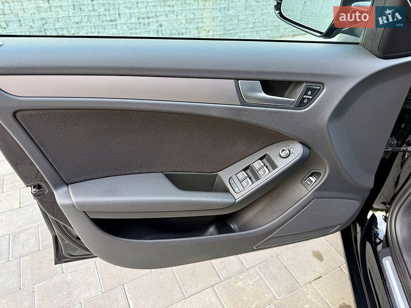 Седан Audi A4 2012 в Луцке