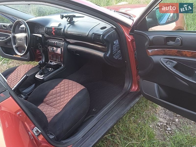 Седан Audi A4 1996 в Любешові