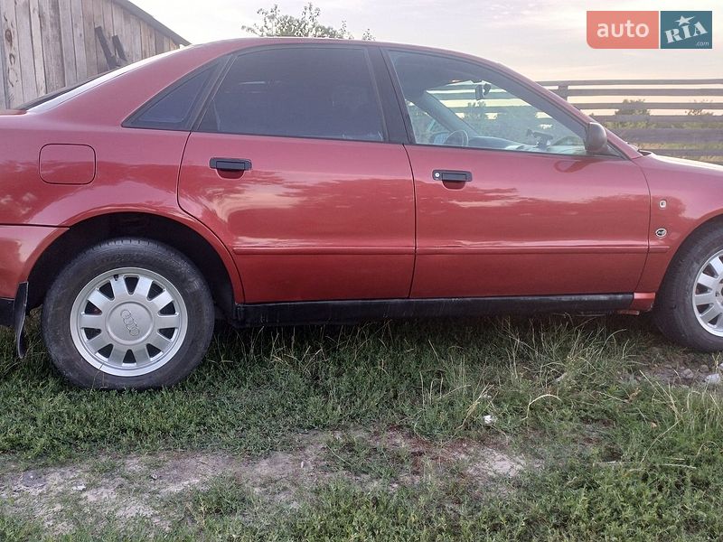 Седан Audi A4 1996 в Любешові
