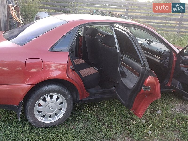 Седан Audi A4 1996 в Любешові