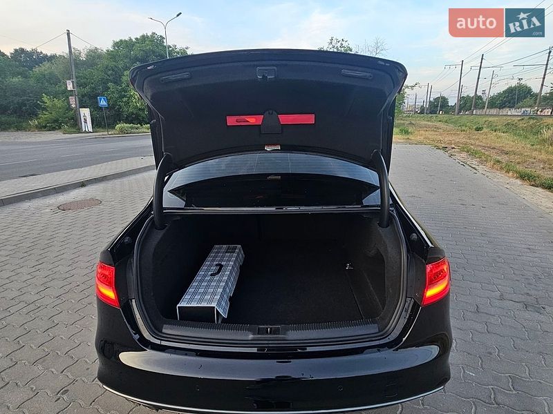 Седан Audi A4 2014 в Львове
