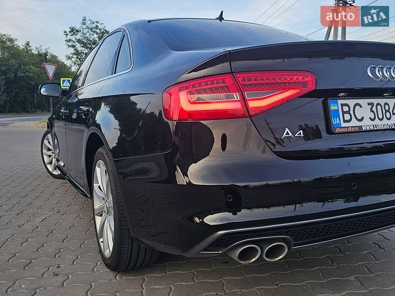 Седан Audi A4 2014 в Львове
