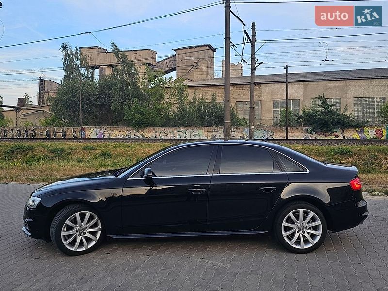 Седан Audi A4 2014 в Львове