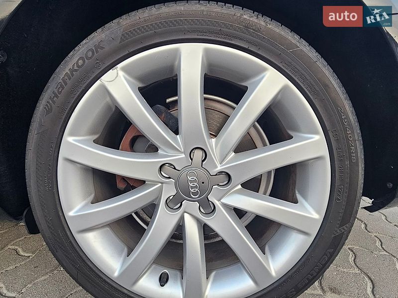 Седан Audi A4 2014 в Львове