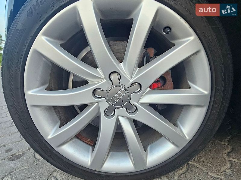 Седан Audi A4 2014 в Львове