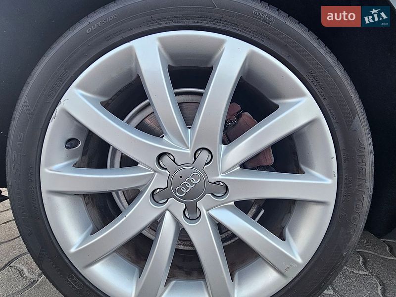 Седан Audi A4 2014 в Львове