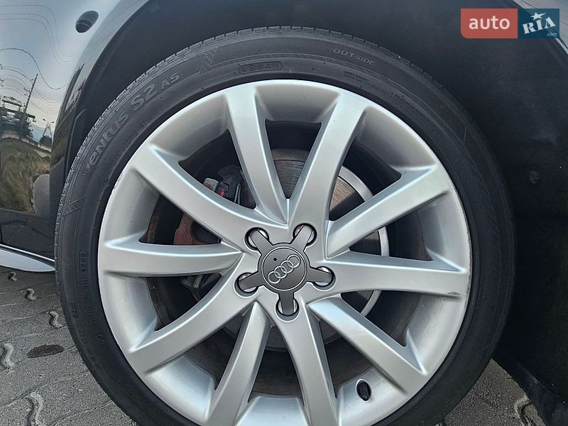 Седан Audi A4 2014 в Львове