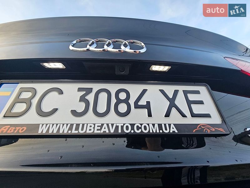 Седан Audi A4 2014 в Львове