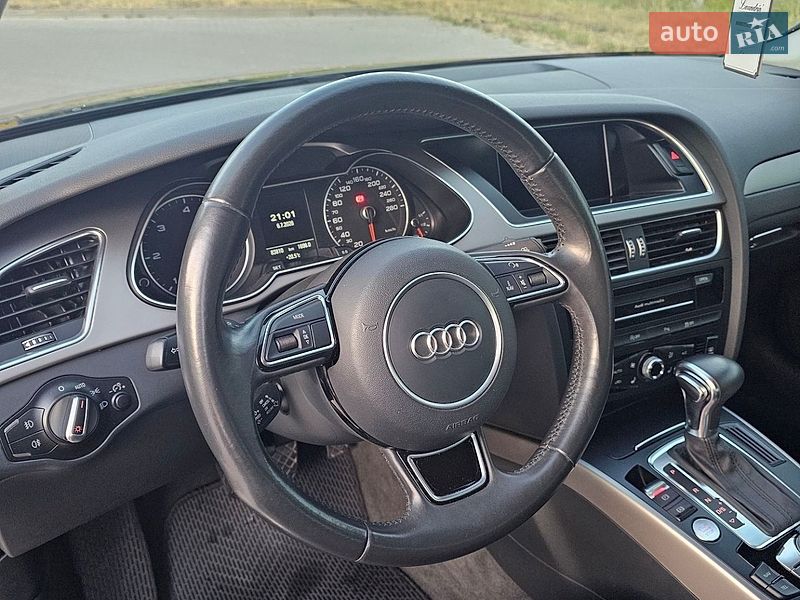 Седан Audi A4 2014 в Львове
