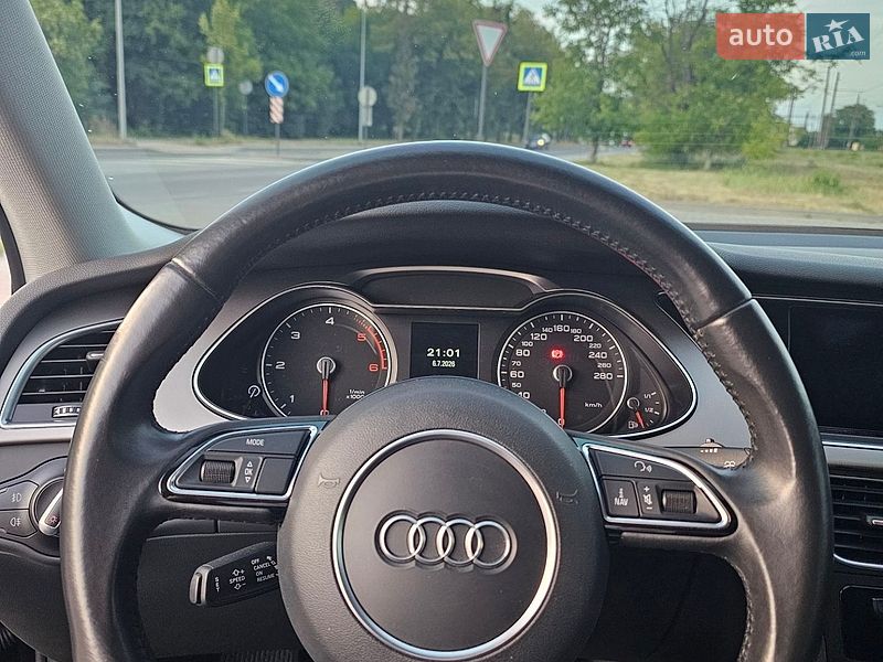 Седан Audi A4 2014 в Львове