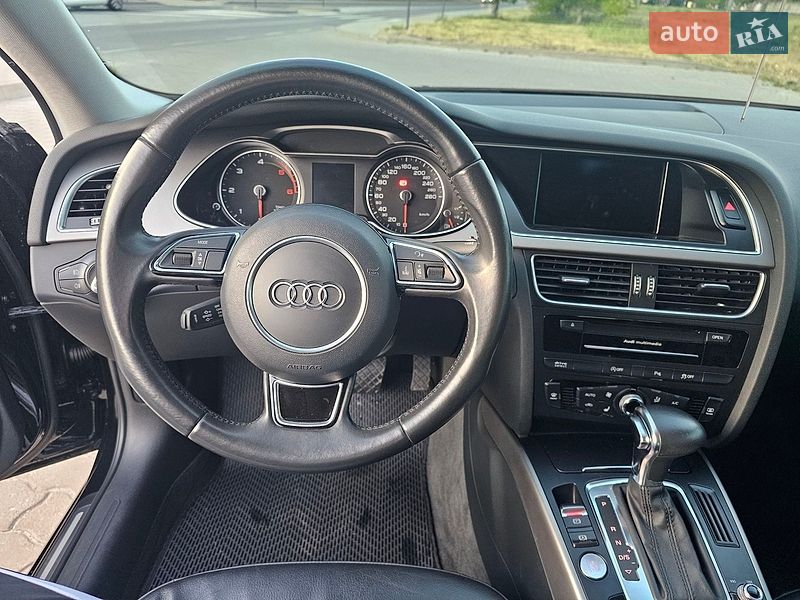 Седан Audi A4 2014 в Львове