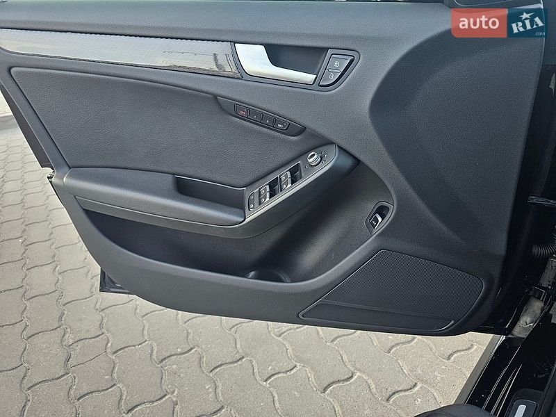 Седан Audi A4 2014 в Львове