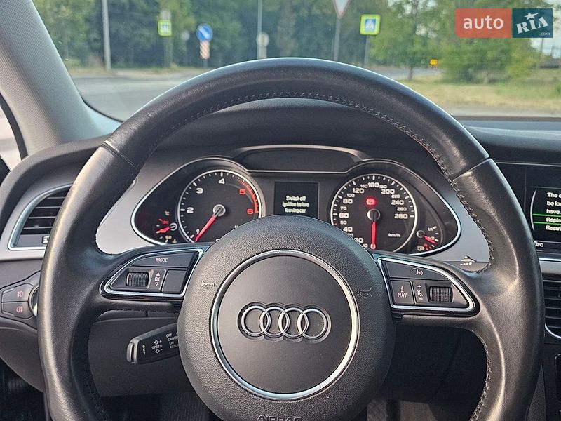 Седан Audi A4 2014 в Львове