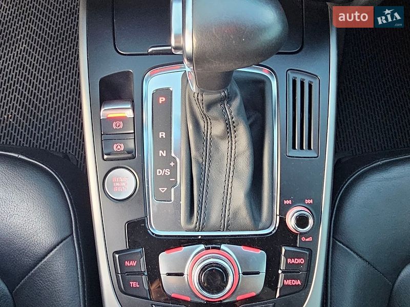 Седан Audi A4 2014 в Львове
