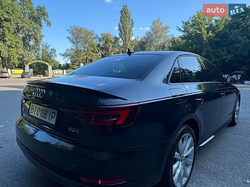 Седан Audi A4 2018 в Полтаві