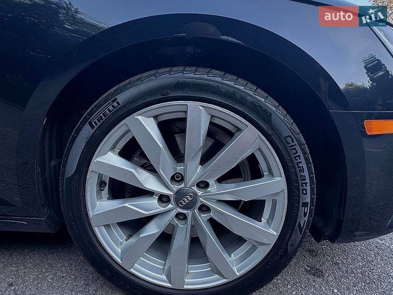 Седан Audi A4 2018 в Полтаві